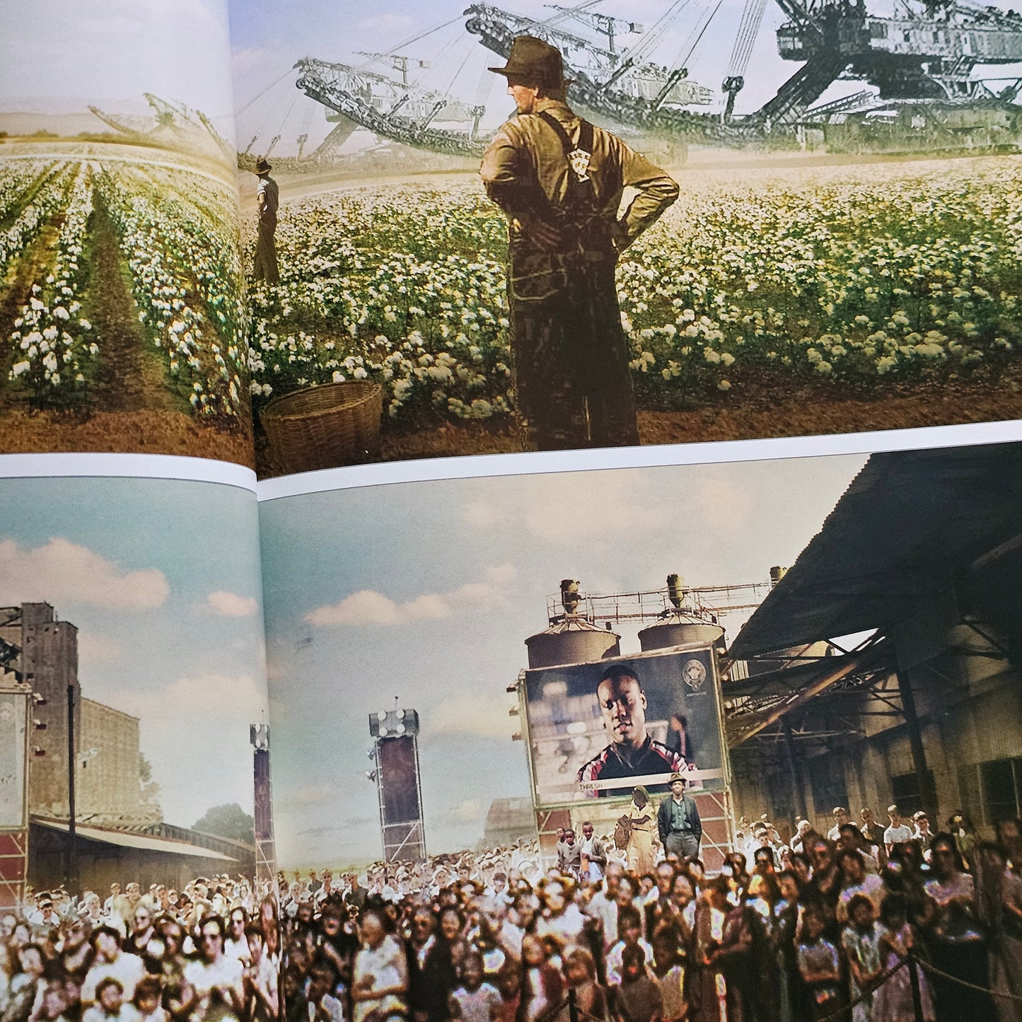The Hunger Games: Catching Fire - The Official Illustrated Movie Companion (2013)