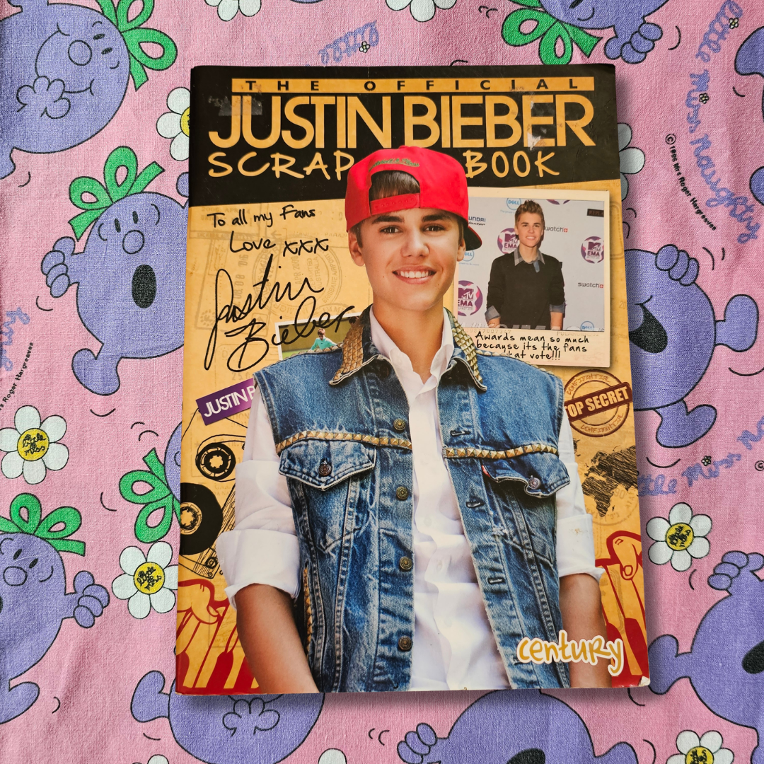 The Official Justin Bieber Scrapbook (2012)